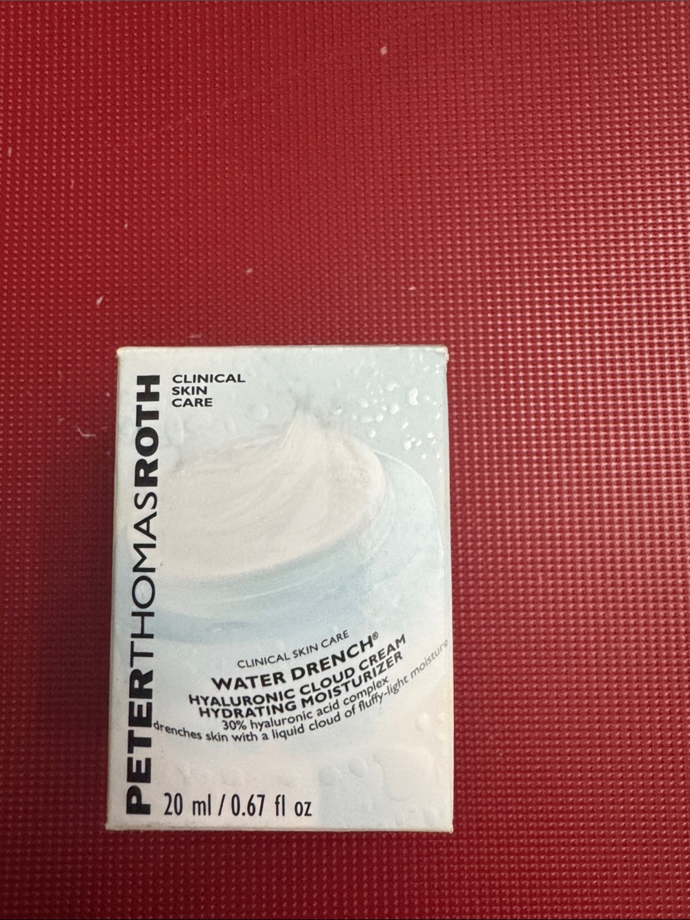 Peter Thomas Roth Moisturizer Box in White and Light Blue